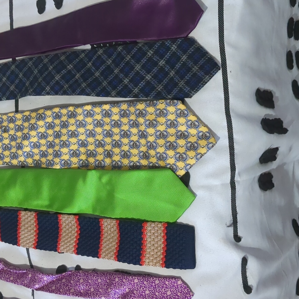 Selling 1 bundle of 6 ties